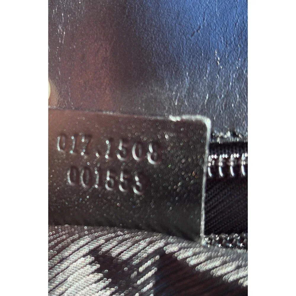Gucci this logo